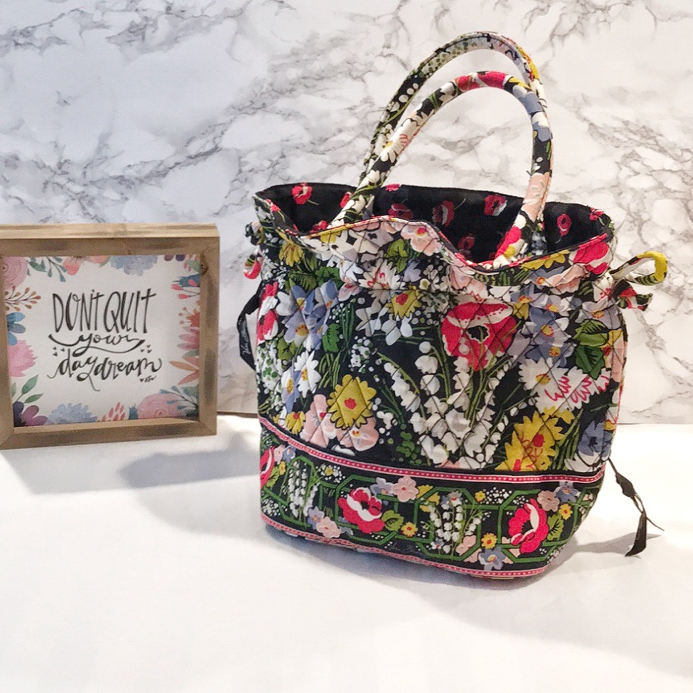 👗🎀Vera Bradley Drawstring Bag